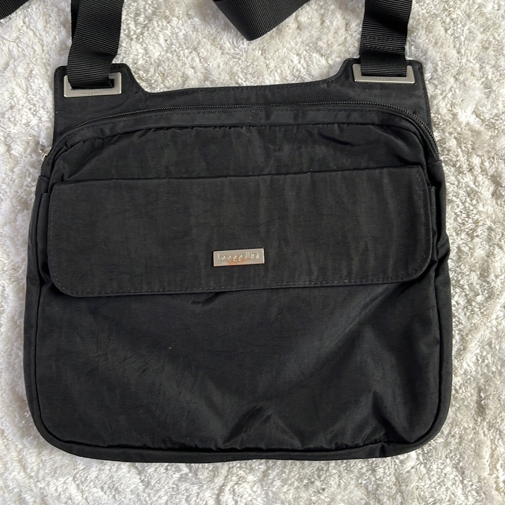 Baggallini Hailey Crossbody Bag